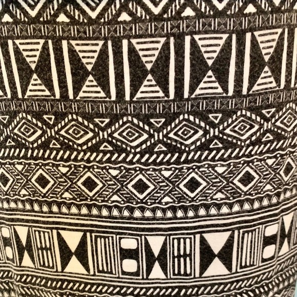 BJewel black & White Aztec pattern maxi skirt size Large - Picture 3 of 5